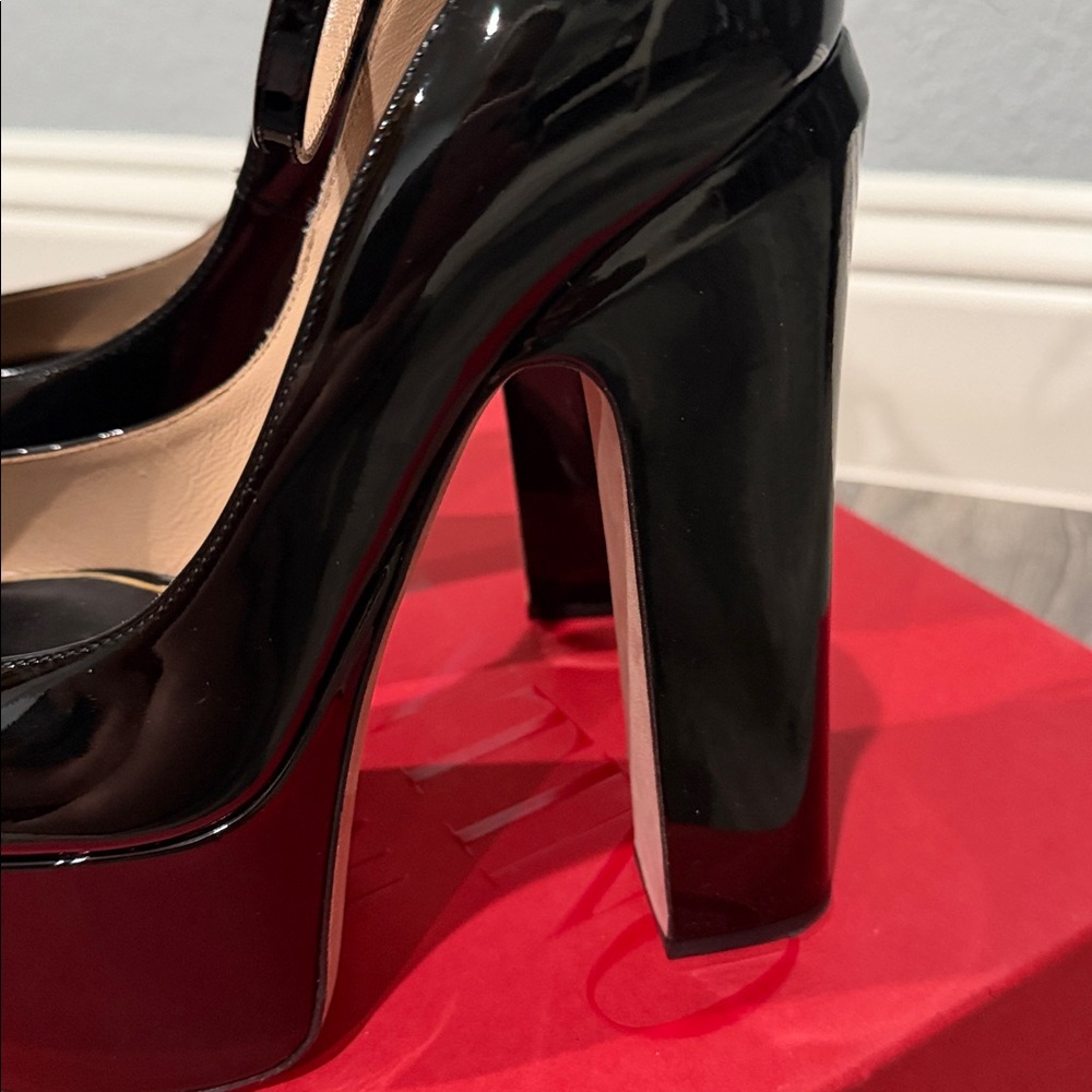 Valentino Garavani Black Platform Heels - Picture 4 of 7